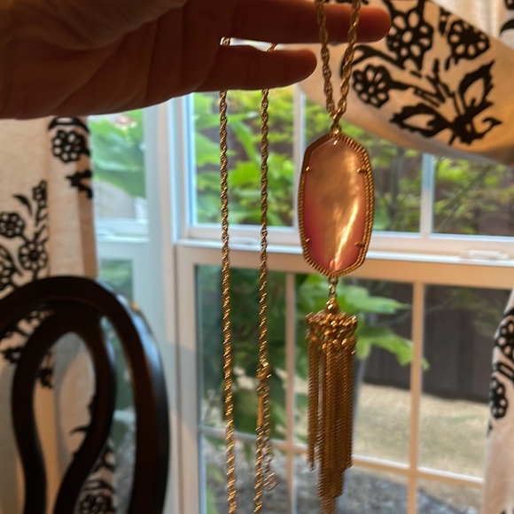 SOLD SOLD Kendra Scott Rayne fringe pink mother of pearl necklace. So stunning. - Picture 5 of 8